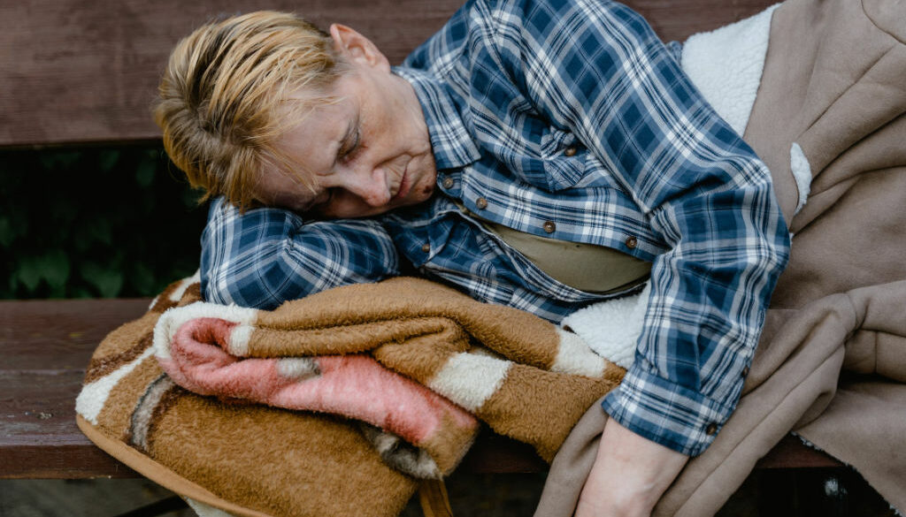 roughsleeper-pexel-8078523